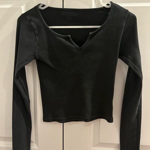 Brandy Melville cropped v neck shirt